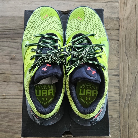 Under Armour Athletic Shoes - Picture 4 of 5